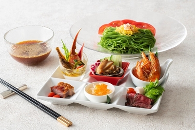「特選海鮮盛り冷やし翡翠麺」