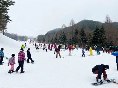 天然雪、イベント、便利アイテム。 幅広い層が楽しめる広島の「恐羅漢スノーパーク」が 2023年12月18日にゲレンデオープン