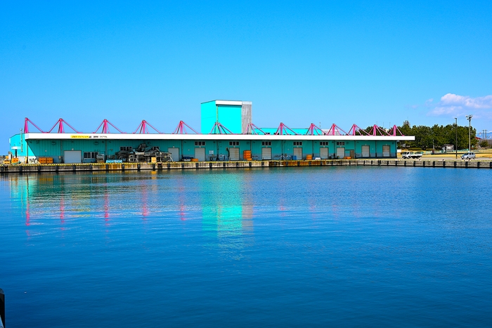 水産物荷捌き施設「魚津おさかなランド」