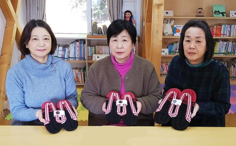 「手作り布ぞうり」で10万円寄付　 津波で流出した陸前高田・今泉天満宮の社殿再建に