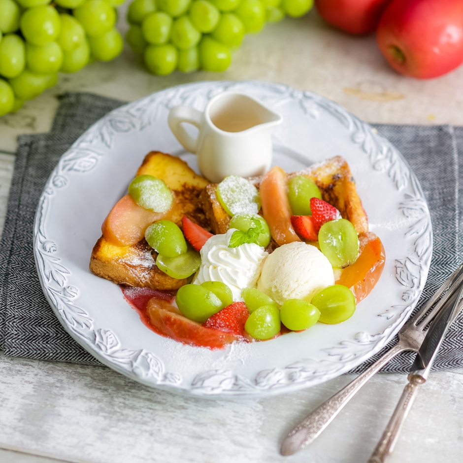 シャインマスカットと秋映りんごのハニーフレンチトースト 単品¥1,400