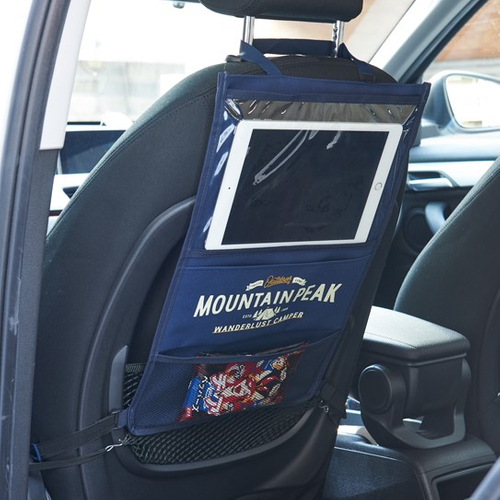 「シートバックポケット タブレットケース」座席の後ろに取付ける、タブレットケース付き収納ポケットです。散らかりがちな車内小物もすっきり収納できます。