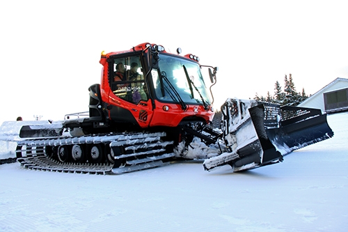 迫力満点の圧雪車で白銀世界をドライブ