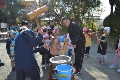 過去のもちつき大会の様子