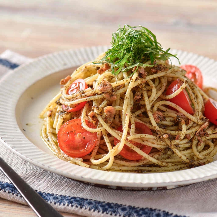 「ツナとトマトのジェノベーゼパスタ」