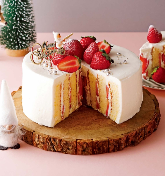 ぐるぐるショートケーキ:天板で焼いたスポンジは、ふわふわの食感