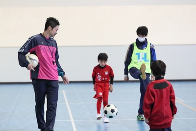 元フットサル日本代表の北原亘氏を招いたフットサル教室開催［ツネイシ・スポーツアクト］