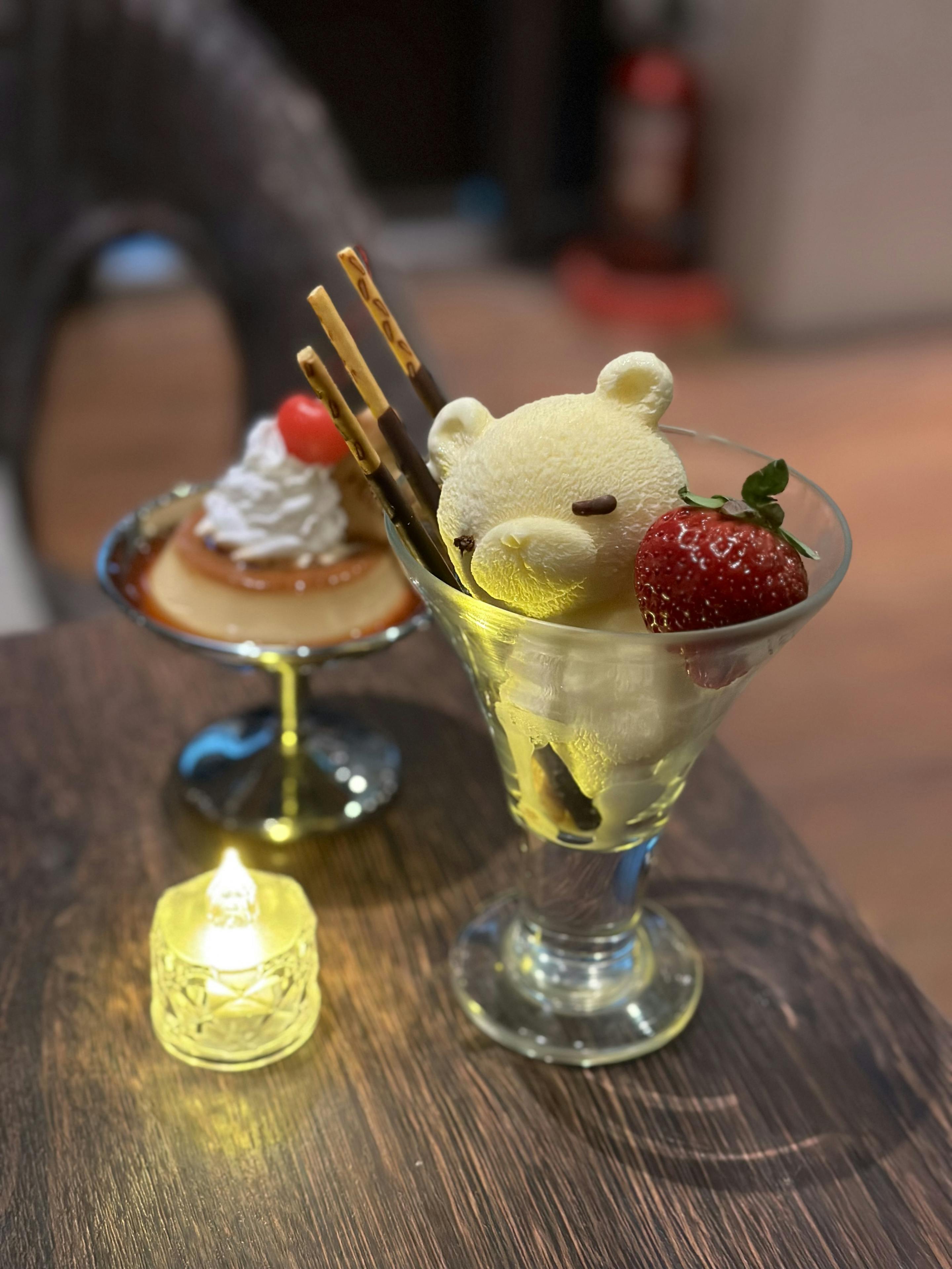 左/レトロプリン 右/くまちゃんアフォガード ※イメージ写真