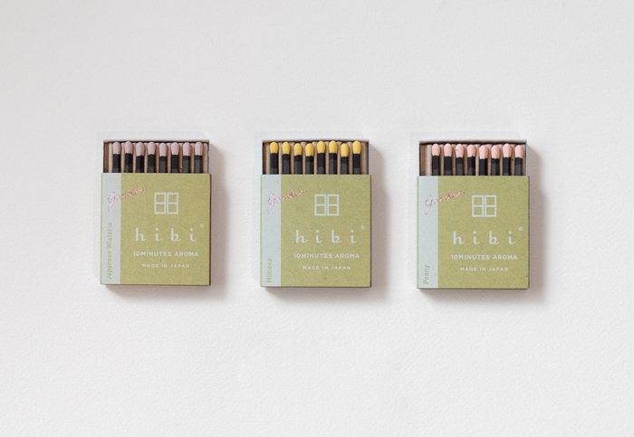 左から藤、ミモザ、ピオニー 白バック