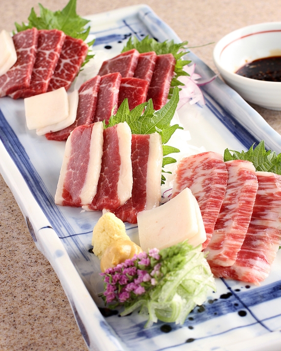 熊本産桜肉刺身(単品950円〜)