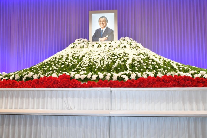 献花会場 祭壇全景