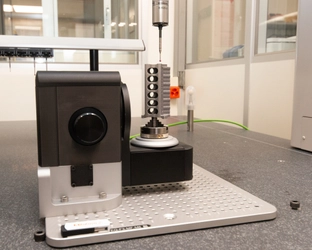 pL LEHMANN、測定機用2軸回転テーブル　 USB接続で既存設備に後付け