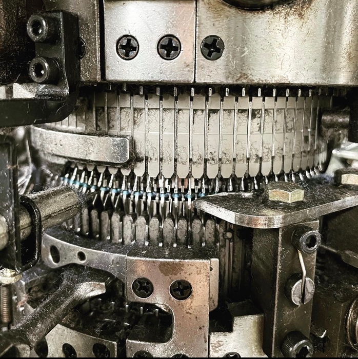 巻き取り式ダブルシリンダー編み機/拡大