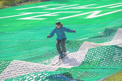 中級者以上の方はこちら！150ｍの「コブコース」