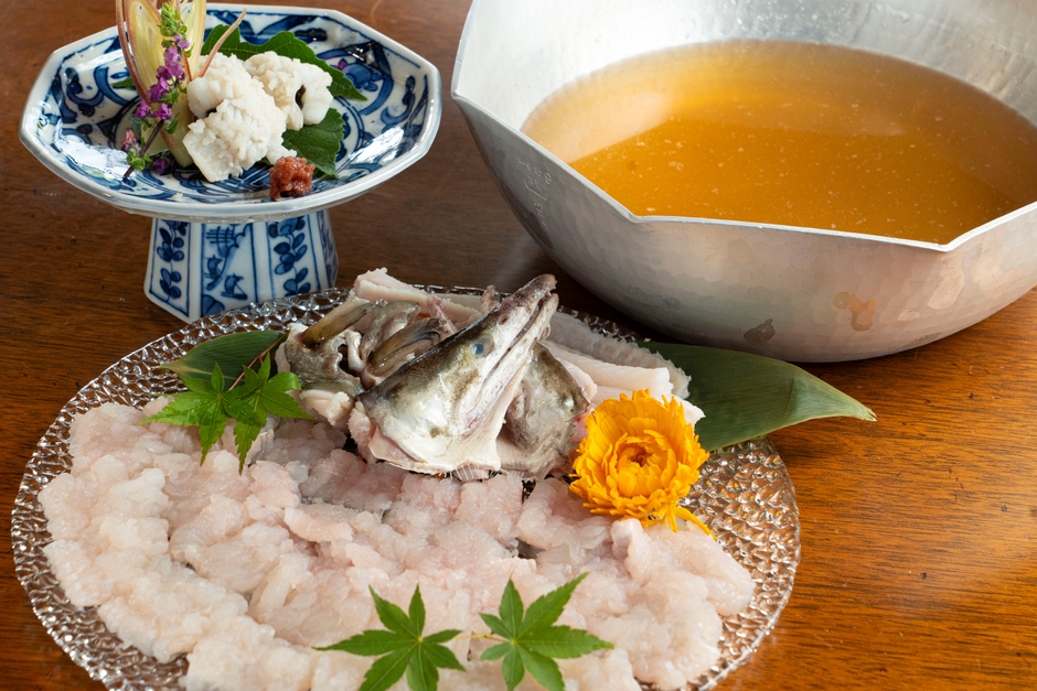 ▲淡路島産天然鱧を使用した「鱧すき懐石」