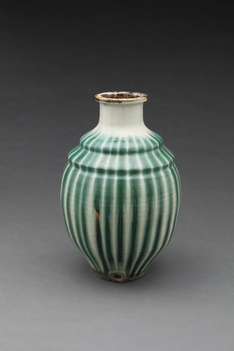 (1)信楽焼「青簾焼酎瓶」19C-20C前半／江戸時代後期-明治時代　当館蔵