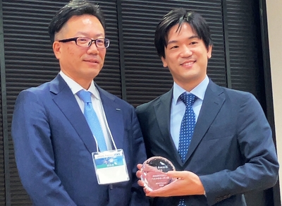 ベストサポーター賞 表彰式にて(右:ソフテス 取締役副社長 押川 哲也)