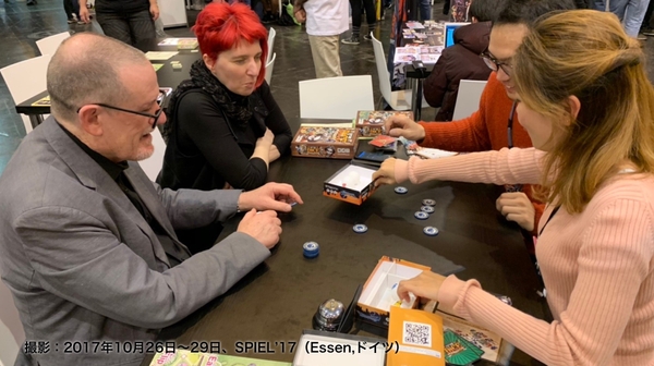 ウィングスピリッツが18万2000人が来場したドイツのアナログゲーム展示会で来場者に遊ばれた様子