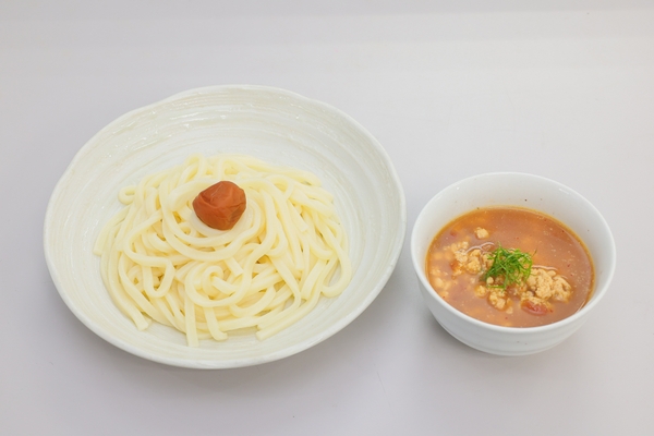 総合優勝受賞作品「紀州南高梅×坦々つけうどん（梅タンタン）」