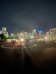 観光都市中心部から出発するヘリの夜景飛行は国内唯一　 観光フライトの取材受入れが可能に