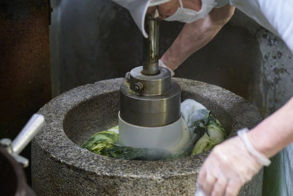 昔ながらの手作りの技を現代に伝えています