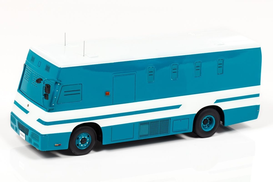 機動隊常駐警備車両：左前