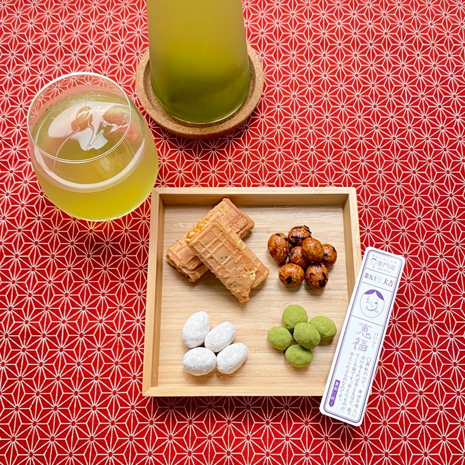 茶屋セットのお菓子とお茶