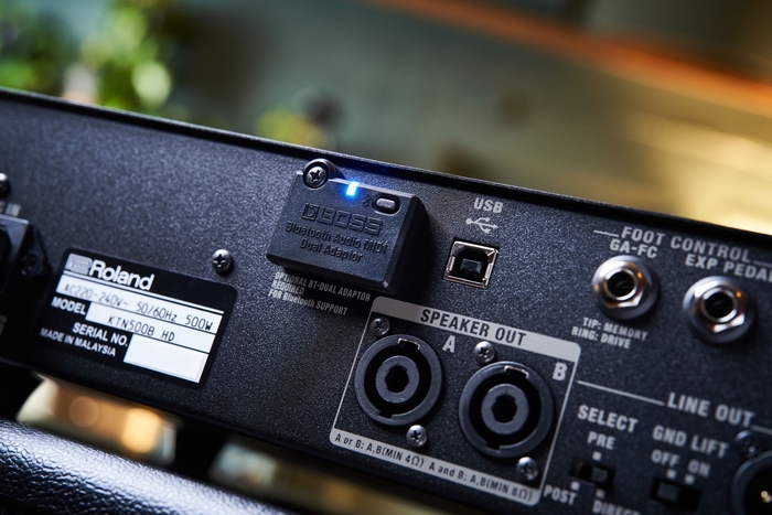『KATANA-500 BASS HEAD』とBluetooth(R) Audio MIDI Dual Adaptor「BT-DUAL」の装着 イメージ