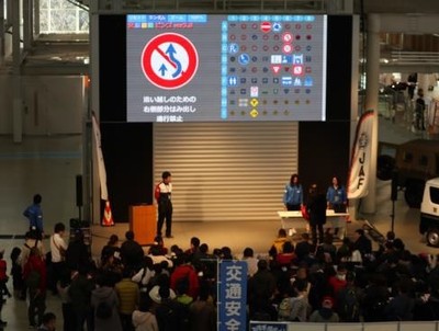 交通安全啓発ステージ