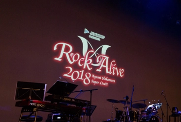 今夏、東京・渋谷で大成功を収めた 中村あゆみ祭『Rock Alive 2018』　 興奮と感動が横殴りの噂のライヴが、遂に大阪へ！！ 大阪にフルバンドを引き連れて 本格的ホールでワンマンライヴを開催するのは 実に26年ぶり！！