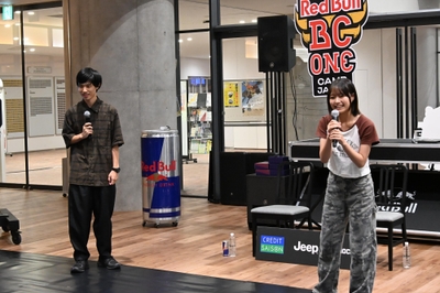 有志の学生らによる司会進行