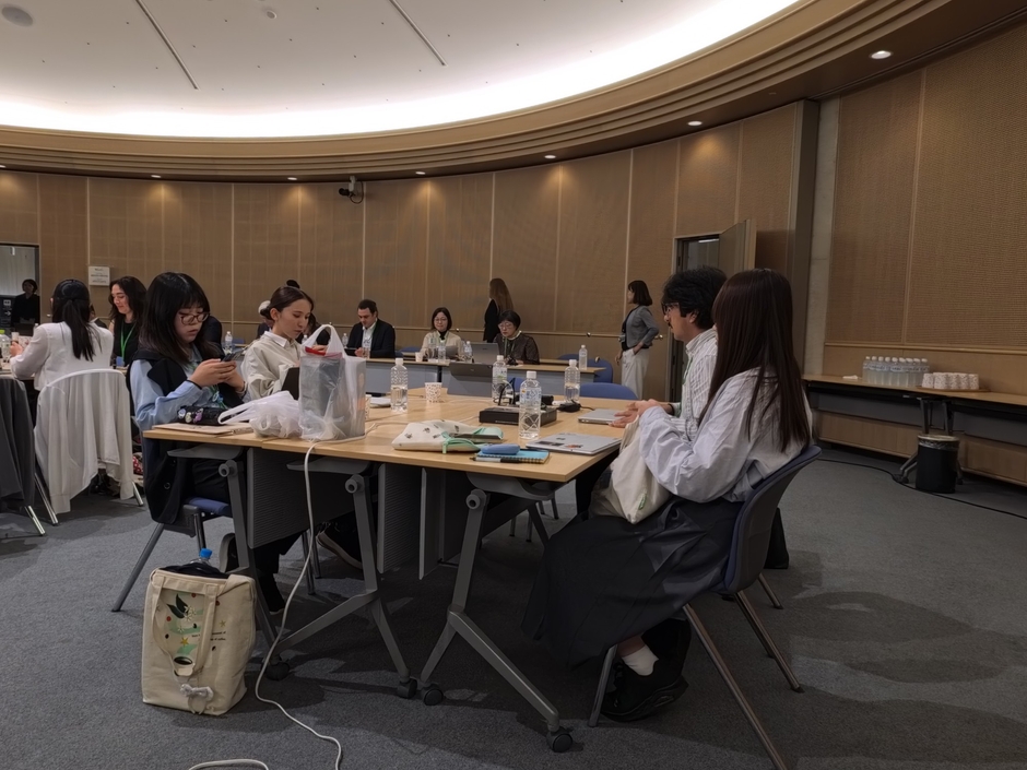 ▲夢舞台国際会議場にて、3日間のグループディスカッションを開催