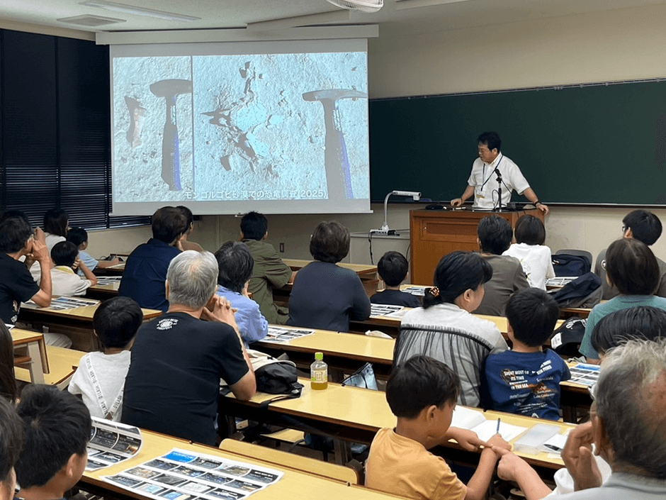 ギャラリートークには大勢の参加者が訪れてくれました