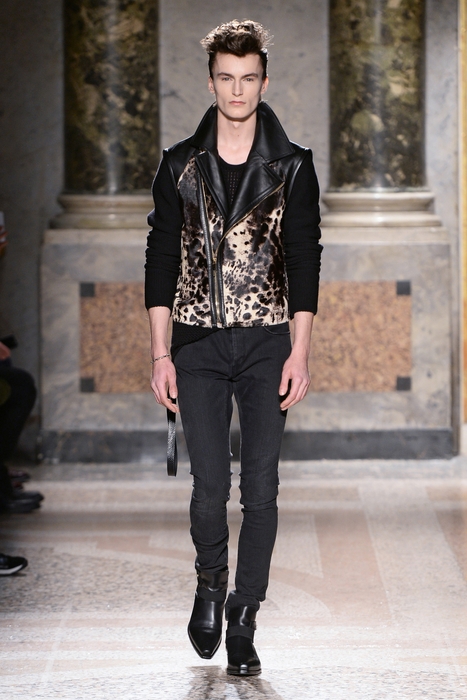 ロベルト カヴァリ メンズコレクションより