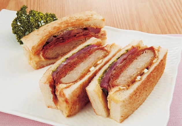 近大マグロのメンチカツサンドイッチ