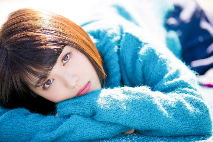 中面01:浜辺美波(PH:松井伴実/HM:鎌田順子/ST:瀬川結美子)