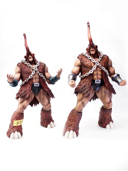 マンモスマン(特別カラー)造形比較(左:ソフビ、右:レジンキャスト)