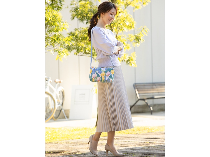 フェリークカラー ショルダーバッグ 約15×26×6cm ¥19,800(税込)