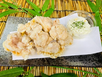 千葉・埼玉で「白い唐揚げ」が人気急上昇中！ 衣は米粉、薄衣のカリッと食感で、販売数1万個突破！