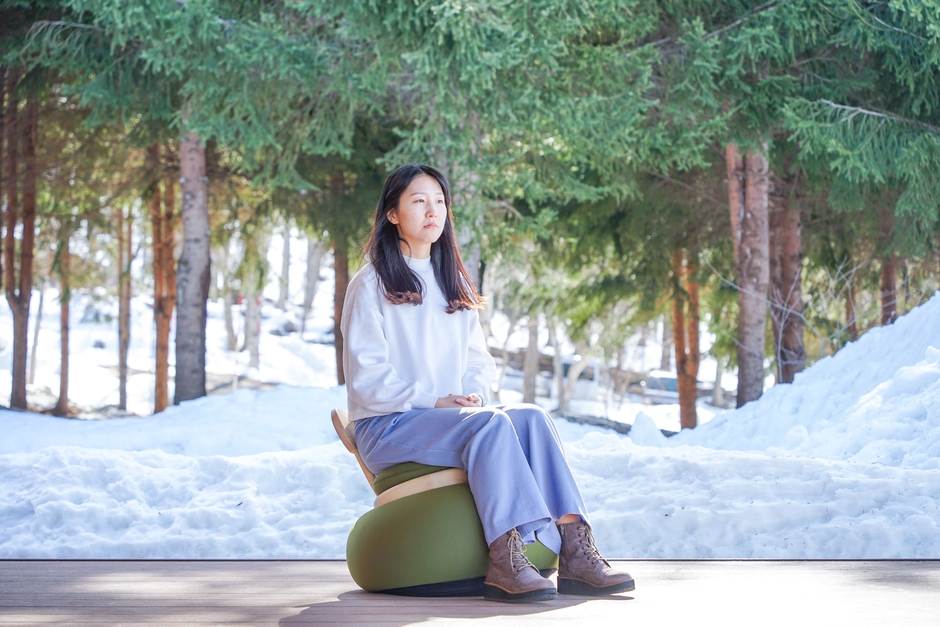 第１回「隈研吾＆東川町」KAGUデザインコンペ　隈研吾賞受賞作品「Grasp」