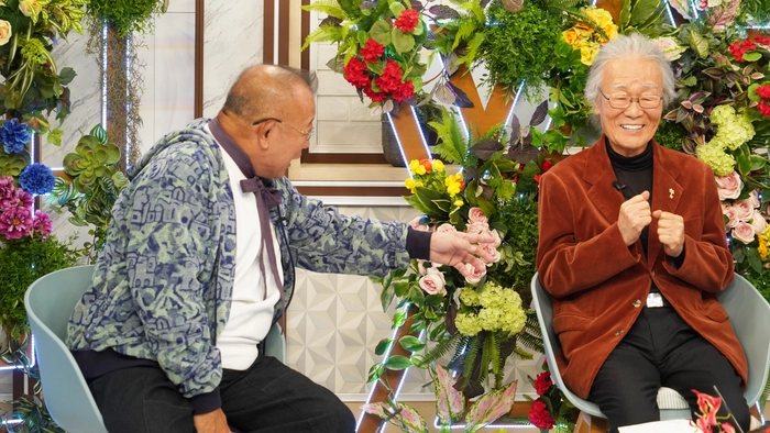 鶴瓶さんから、ある手話のレクチャーが!