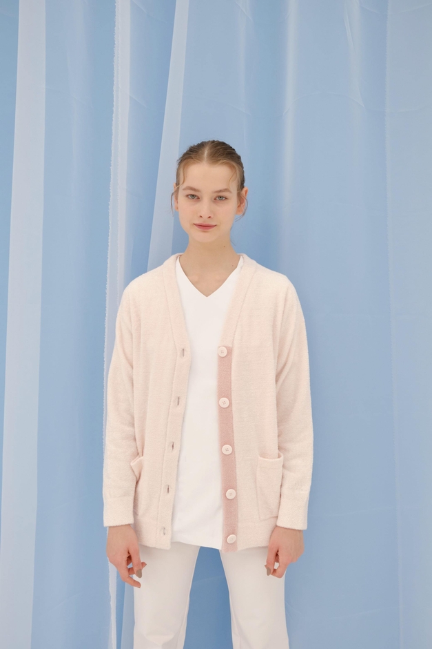 'スムーズィー'バイカラーカーディガン 6,589円（税込）