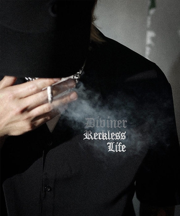 【Black Letter】Rear Embroidery Open Collar Shirt