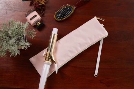 210℃のあつあつヘアアイロンをすぐしまえる！ 耐熱ヘアアイロンポーチ 人気No.1の “ピンク”を6月にリニューアル販売開始