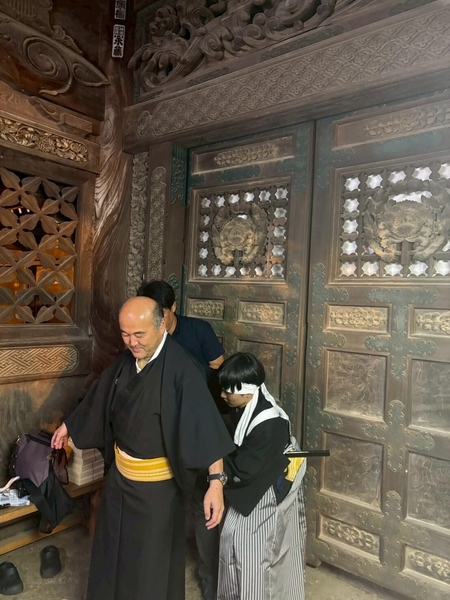 高額の寄付者には着付けも