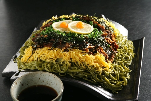三浦製麺の「瓦そば」が累計生産数1,000万食を突破！　 贈答用「七瀬乃恵瓦そば」を丸久のネットショップで販売中