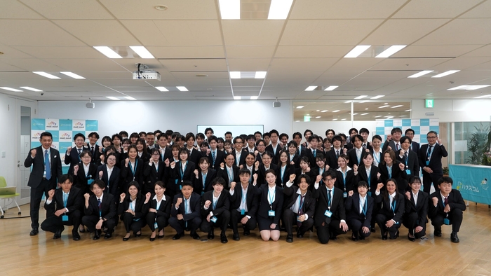 (ハウスコム本社で行われた入社式の様子)
