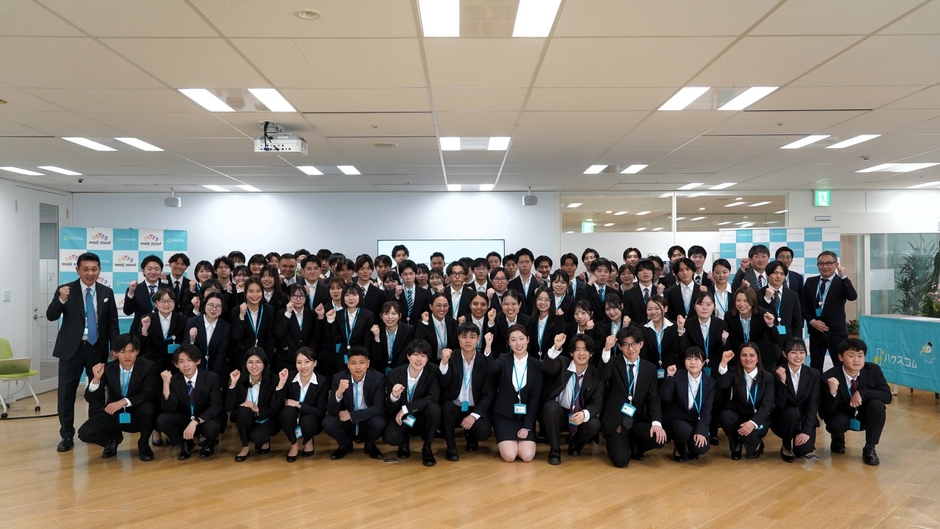 (ハウスコム本社で行われた入社式の様子)