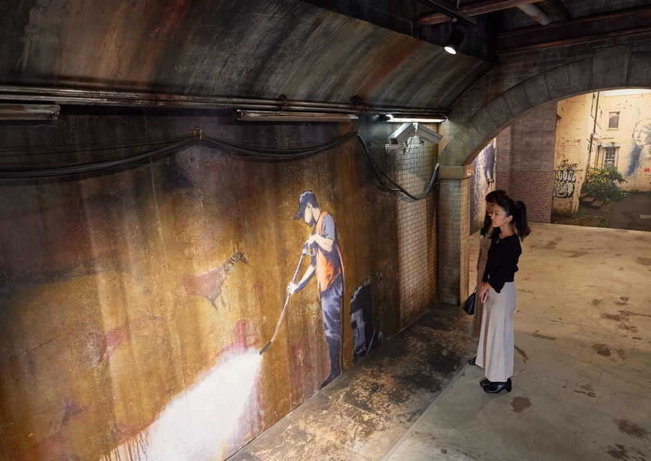 <街並み再現展示| London.UK「Whitewashing Lascaux」東京展の様子>