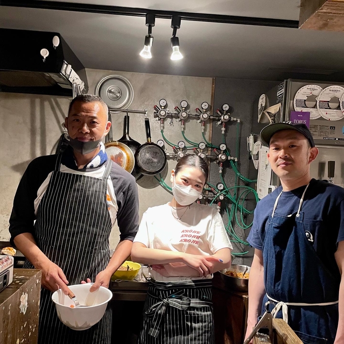 渡邉さん(左)と仲間